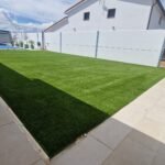 Instalación del modelo Absolute en jardín con piscina 2