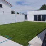 Instalación del modelo Absolute en jardín con piscina 2