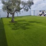 Instalación del modelo Absolute en jardín con piscina 2