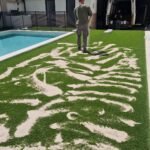 Instalación del modelo Absolute en jardín con piscina